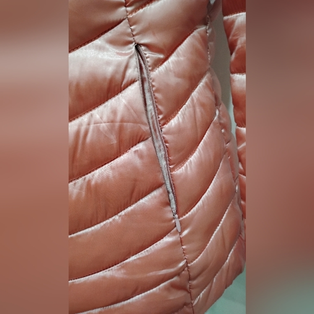 LIGHTWEIGHT PEARLIZED PUFFER HOODIE NWOT - Picture 10 of 11